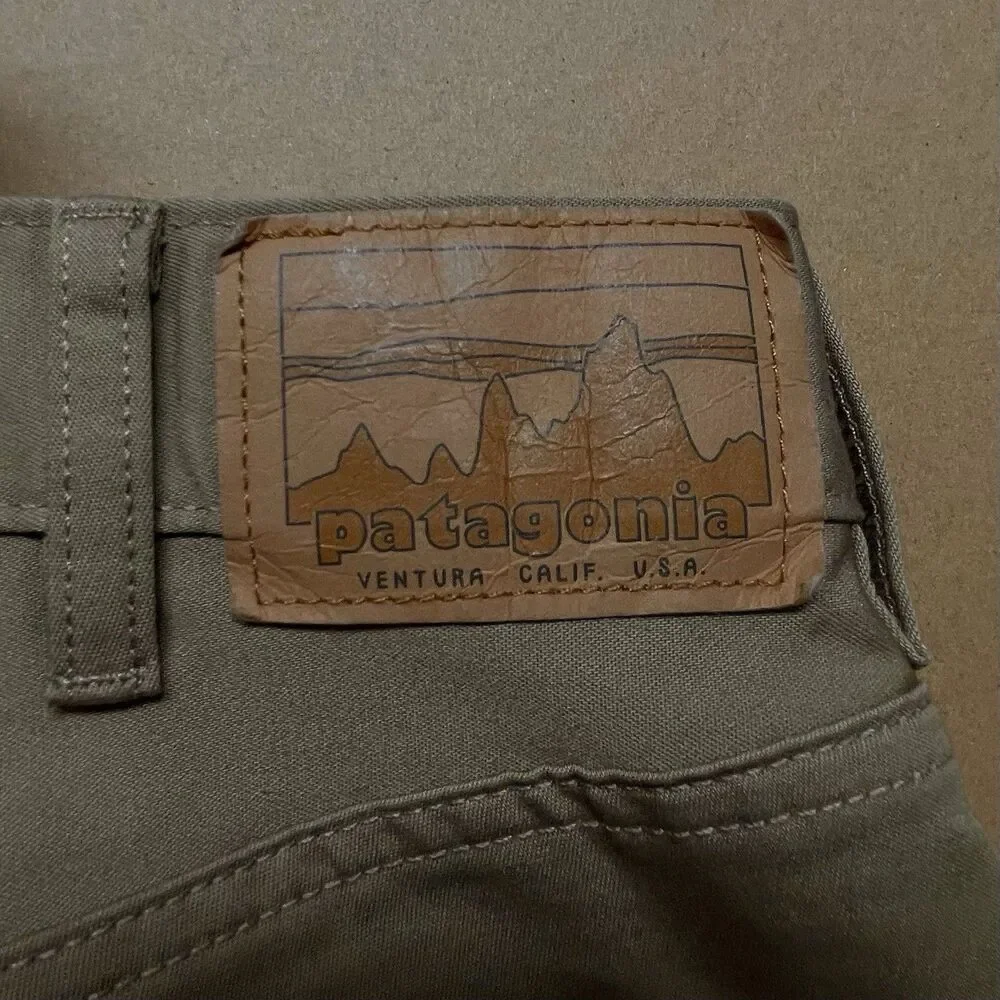 Patagonia Organic Cotton Men’s Short-Length Khaki Pants Size W33 L28 Flat Front